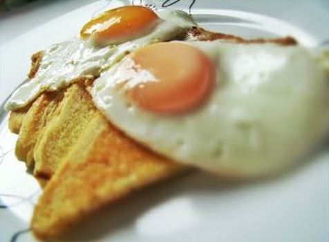 steam fried eggs olive toast