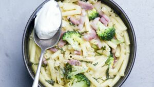 one pot pasta with broccoli and bacon
